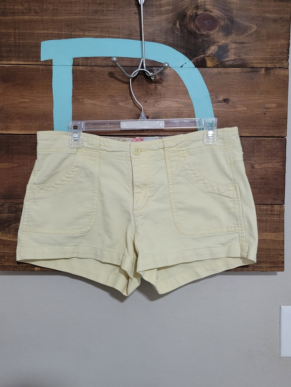 Vintage 04's Old Navy Butter Yellow Low Rise Cotton Shorts Size 6